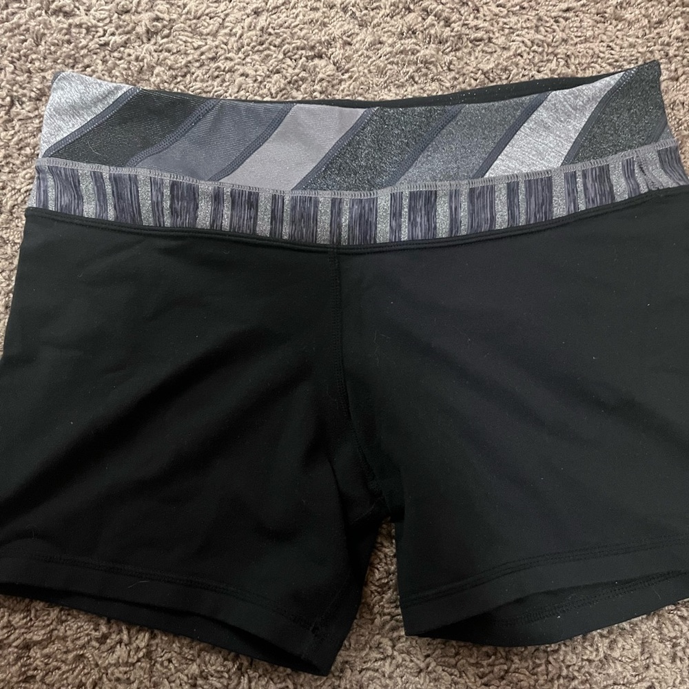 💫 lululemon older style luon shorts - reversible